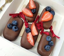 Набор ассорти муссовых чизкейков в молочном шоколаде