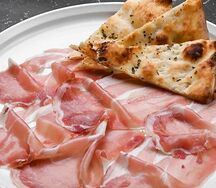 Прошутто с фокаччей