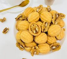 Печенье песочное с вареной сгущёнкой и грецким орехом