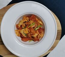Помидоры, жаренные с яйцом