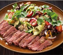 Салат со стейком