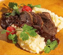 Говяжьи щечки с картофельным пюре