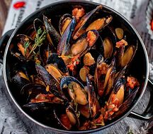 Мидии в томатном соусе