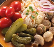 Ассорти из маринованных овощей