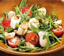 Салат с руколой и моцарелой 