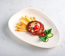 Котлетка из индейки с картофелем фри