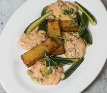 Бефстроганов из говядины с хаш брауном и грибами