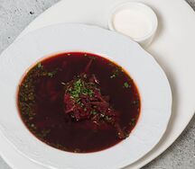 Борщ с томленой говяжьей щекой