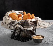 Куриные наггетсы с сырным соусом