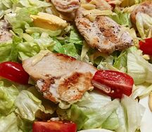 Салат Цезарь с курицей