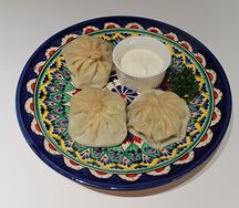 Манты со сметаной