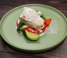 Минтай с овощами на пару