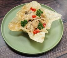 Курица с грибами в сливочным соусом
