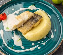 Минтай в белом вине с картофельным пюре
