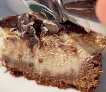 Чизкейк Сникерс