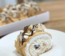 Меренговый рулет Сникерс