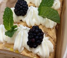 Меренговый рулет с манго