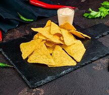 Начос с соусом