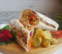 Шаверма в лаваше с картофель