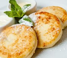 Сырники со сметаной