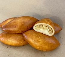 Пирожок ручной работы с капустой и яйцом