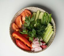 Свежие овощи и зелень