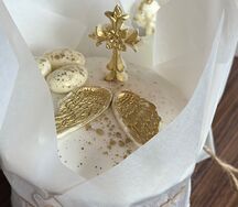 Кулич авторский с крестом и крыльями ангела