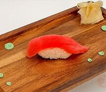 Суши с тунцом