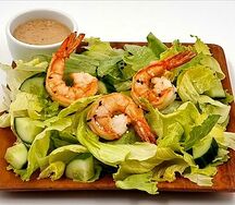 Зеленый салат с креветками