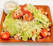 Салат Цезарь с креветками