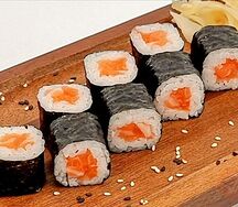 Мини-ролл с лососем