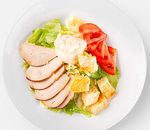 Салат с курицей и ананасами