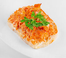 Минтай запеченный с овощами