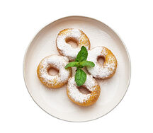 Маленькая порция пончиков с сахарной пудрой