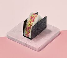 Онигири с тунцом