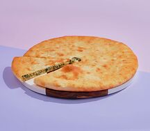 Осетинский пирог 30 см с курицей, шпинатом и сыром