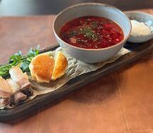 Борщ со сметаной и домашним салом