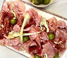 Мясной сет из деликатесов