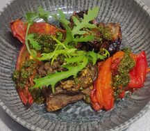 Овощи гриль с соусом йогурт