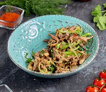 Теплый салат с языком и грибами