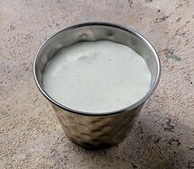 Сметана с чесноком