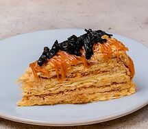 Наполеон с соленой карамелью