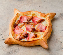 Хачапури Джари с беконом и древесными грибами