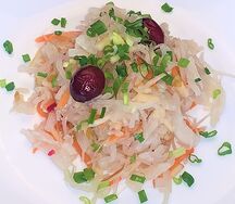 Салат из квашеной капусты