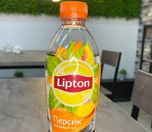 Холодный чёрный чай Lipton со вкусом персика
