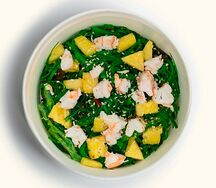 Салат чука с ананасом, креветкой и ореховым соусом 