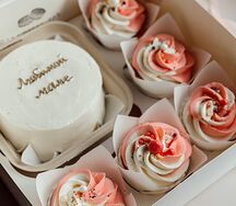 Набор Бенто-торт и капкейки маме (любая надпись на торте)