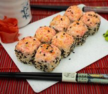 Запеченный ролл с креветкой