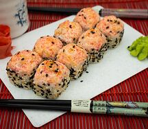 Запеченный ролл с креветкой спайси