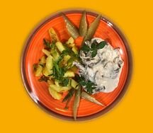 Бефстроганов с телятиной и жареной картошкой